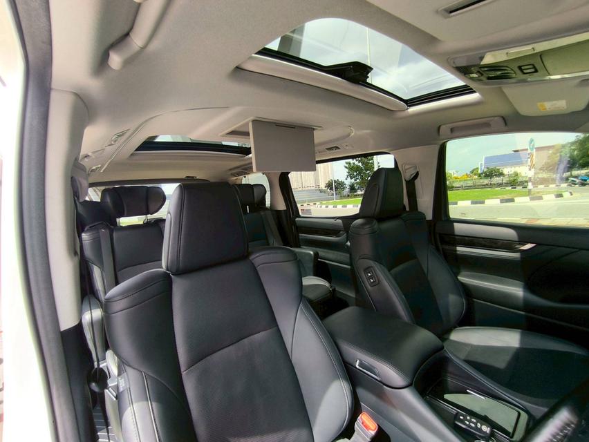 TOYOTA Alphard 2.5 S C-Package Van สีขาว ปี 2020 11