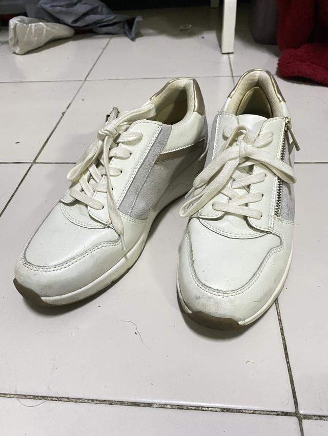 รองเท้ามือสองหลายแบน รูปที่ 14