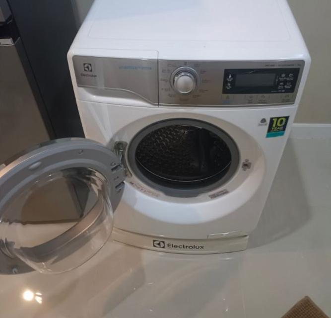 เครื่องซักผ้า Electrolux สีขาว 2