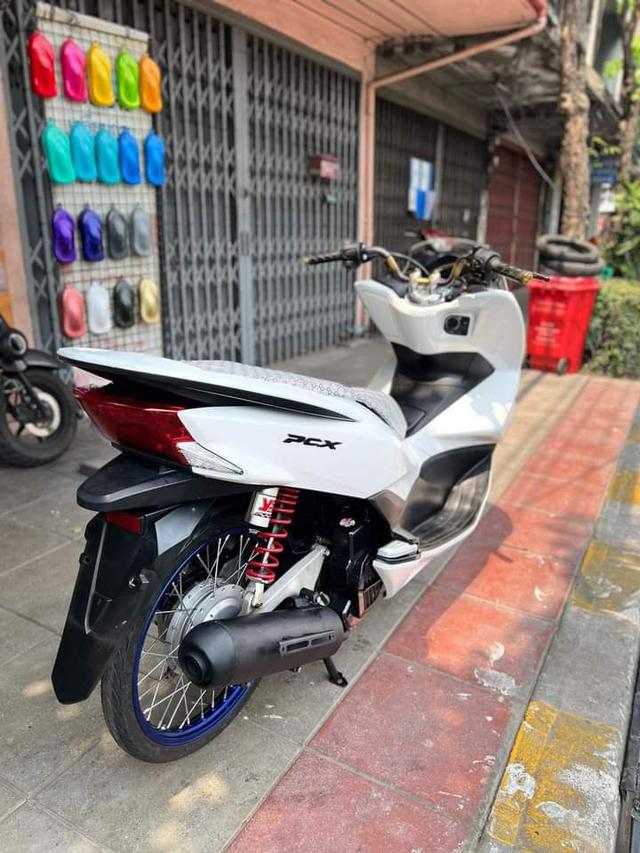 Honda pcx สีขาว 2