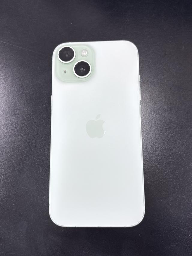 iPhone 15 128 gb เครื่องใช้เองครับ สภาพตามการใช้งาน แบต 84% ใช้งานปกติครับ ไม่เคยซ่อม ไม่เคยเข้าศูนย์ กล่อง อุปกรณ์ครบ ไม่ติด iCloud