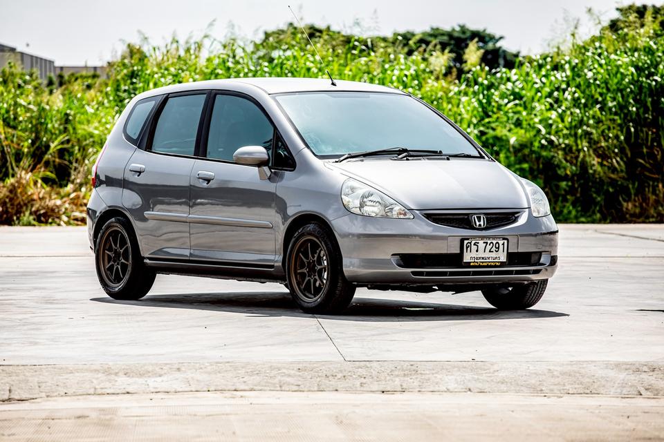 Honda Jazz 1.5 เกียร์ออโต้ ปี 2005 สีเทา