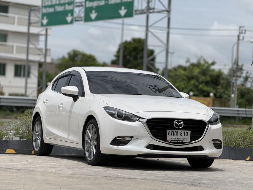 2018 MAZDA MAZDA3, 2.0 S SPORTS สีขาว 5 ประตู ยอดนิยม มือเดียวป้ายแดง รูปที่ 2
