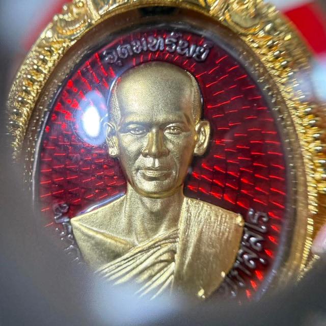 พระอาจารย์ต้อม วัดท่าสะแบง รุ่น อุดมทรัพย์ เนื้อนวะหน้ากากชุบทองคำแทหลังฝันตระกรุดทองคำ พร้อมเลี่ยมกรอบอิตาลี่สั่งทำฝังเพชร เลขโค๊ด 16