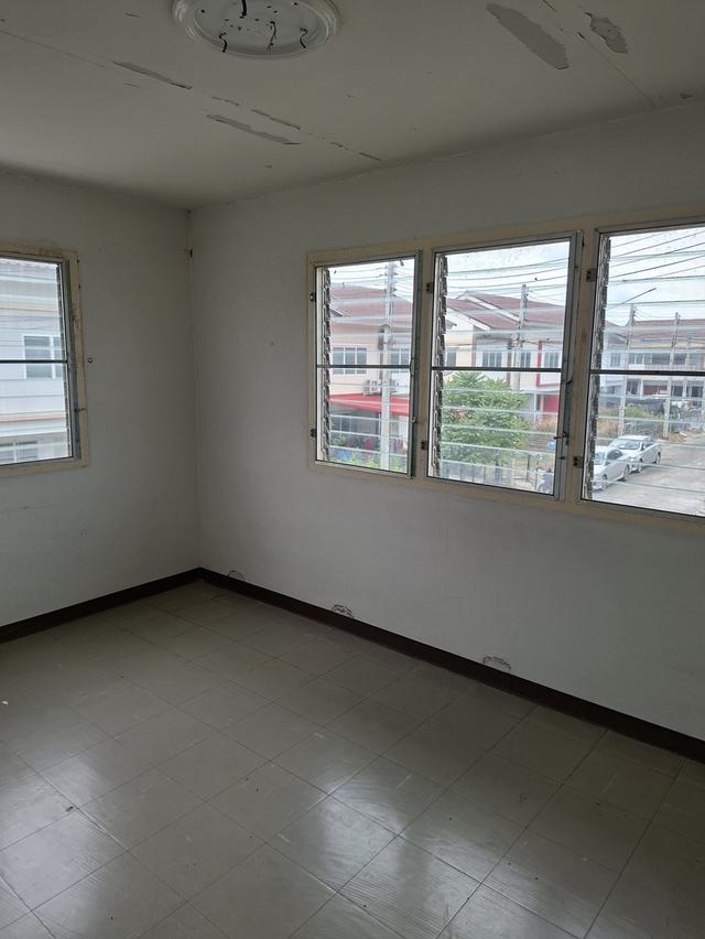 ขายบ้านเอื้ออาทรรังสิต คลอง10 ทั้งสดและผ่อน 11