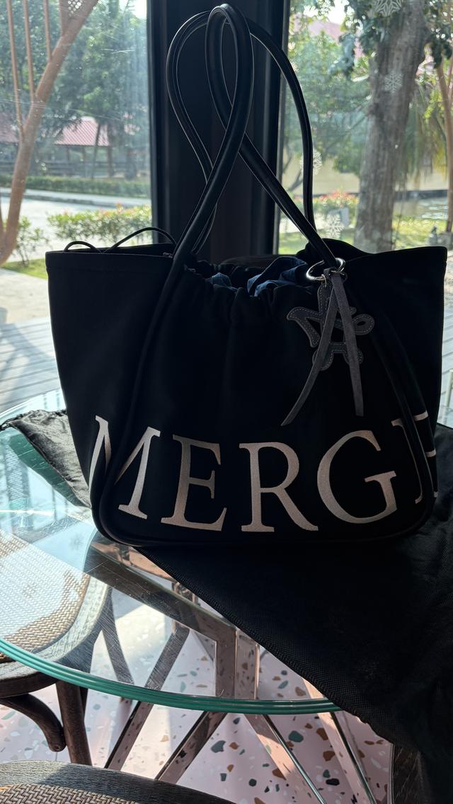 กระเป๋า  Merge ไซส์ L สุพรรณนัดรับในตัวเมืองได้เลยครับ