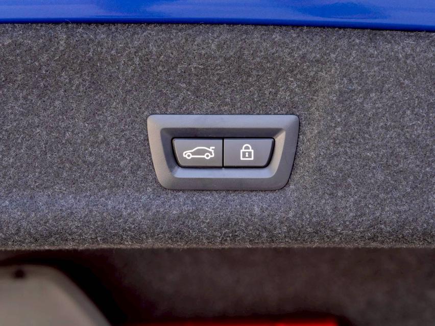 BMW 330e M Sport ปีจด 2023 BSI 5ปี 100,000 km. ถึง 26/12/2570 12