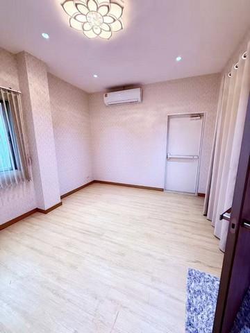 ให้เช่าโฮมออฟฟิศ อาคาร สำนักงาน 4 ชั้น บี สแควร์ พระราม9 B Square เหม่งจ๋าย เลียบด่วนเอกมัย รามอินทรา 10