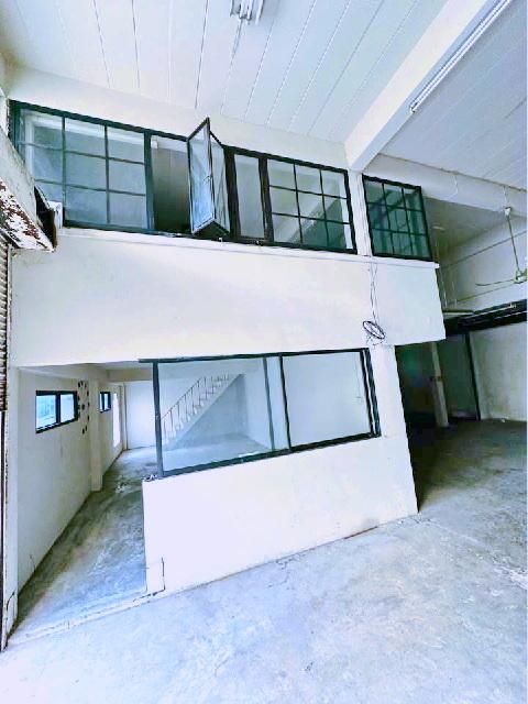 ซ.ลาดพร้าววังหิน 4-12 MRT โชคชัย4 1.2 กม.ให้เช่าอาคารพาณิชย์ 2 ชั้น 2คูหาตีทะลุกัน 55ตร.วา.455 ตร.ม. 4นอน 2น้ำ ม.ราชภัฏจ 2
