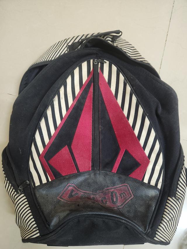 กระเป๋าสะพายหลังvolcom