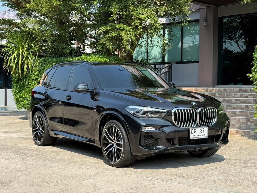2020 BMW X5 30D MSPORT รถมือเดียวออกป้ายแดง รถวิ่งน้อยเพียง 50,000 กม เข้าศูนย์ทุกระยะ รถไม่เคยมีอุบัติเหตุครับ