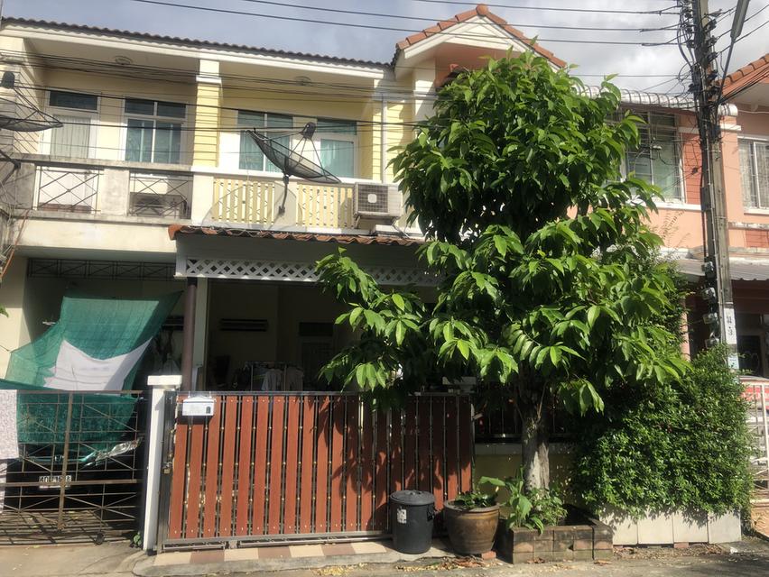ขายด่วนทาวเฮาส์ 2 ชั้น (มือ 2) พร้อมอยู่ เจ้าของขายเองด้านหลังบ้านทำห้องครัวและส่วนซักล้างใหม่ ไม่ไกลจากรถไฟฟ้าเดินทางสะดวก  5