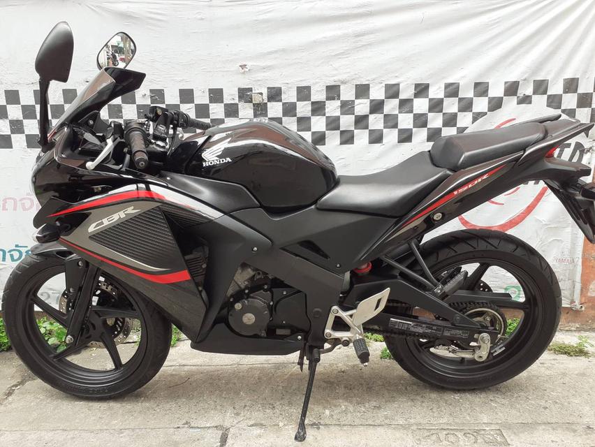 ขาย/แลก/เทิร์น Cbr150rf รถยังใหม่ๆ  รถบ้านมือเดียว สวยใสแทบไม่มีรอย จอดไม่ค่อยได้ใช้ ทุกอย่างเดิมๆจากห้าง ราคานี้รวมค่าโอนจดใหม่  1