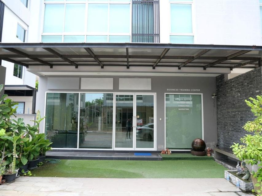 ขายโฮมออฟฟิศ 4 ชั้น 54 ตร.วา พร้อมเข้าอยู่ ทำเลดี ใกล้รถไฟฟ้าสายสีชมพู รามอินทรา 40 4