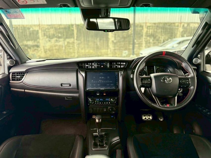 ปี 2022 TOYOTA FORTUNER, 2.8 GR SPORT BLACK TOP 4WD โฉม ปี15-ปัจจุบัน สีขาว ไมล์แท้ 44,313 7