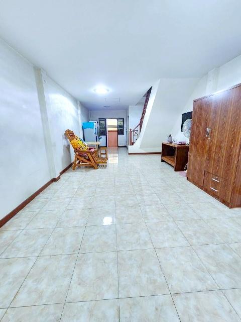ให้เช่าทาวน์โฮม 2 ชั้น 21 ตร.วา.170 ตร.ม.รร.นานาชาติร่วมฤดี 2.6 กม.ทำเลดี 2นอน MRT ตลาดมีนบุรี 1กม. 4