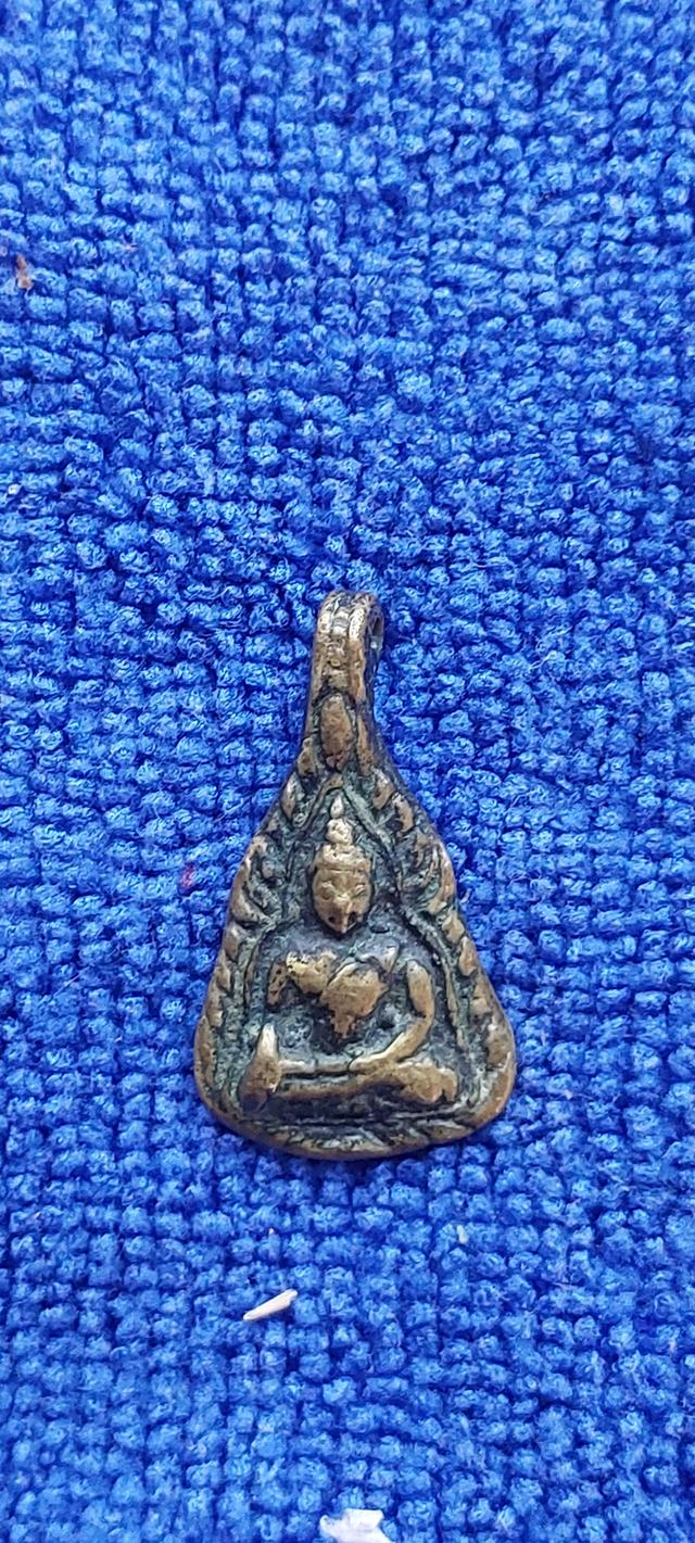 เหรียญจอบเล็กหลวงพ่อเพชร พิจิตร