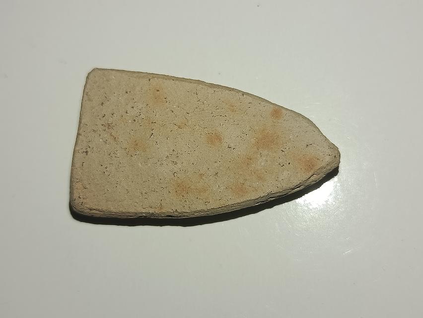 พระขุนแผน ซึ่งเป็นพระเครื่องที่ได้รับความนิยมอย่างสูงในประเทศไทย  พระขุนแผนเป็นพระเครื่องที่มีชื่อเสียงในด้านพุทธคุณทางเมตตามหานิยม เสน่ห์ และโชคลาภ   2