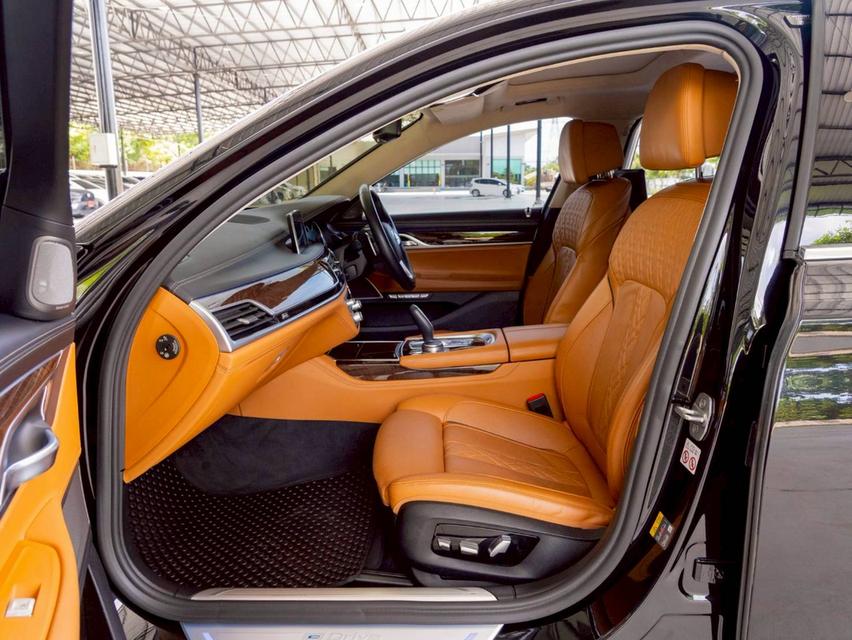 BMW 740LE xDrive Pure Excellence ปี จด 2018 17