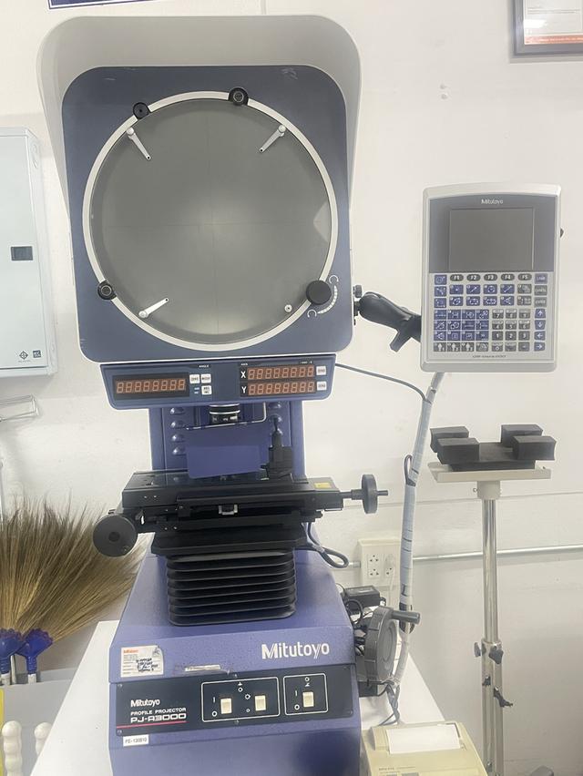 เครื่องมือวัด Profile projector 2