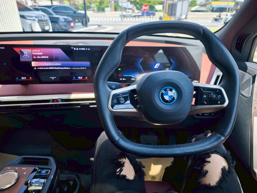 รหัสรถ KPV7777 2023 BMW iX xDrive50 M Sport สีเทา Storm Bay