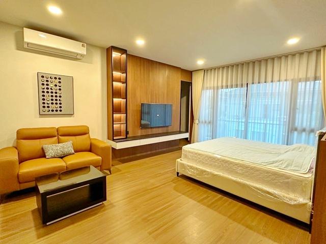 MEGAบางนา 700ม. MRT ศรีลาซาล 4.4 กม.ให้เช่าบ้านใหม่สุดหรู 2 ชั้น 95ตร.วา. 330ตร.ม. หรูหรา พร้อมเฟอร์ฯ 6แอร์ 4-5นอน 5 น้ำ 3