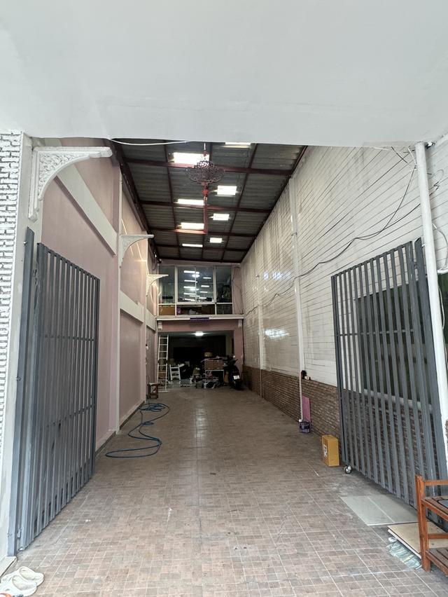 ขายด่วนอาคารพาณิชย์ วัชรพล 12