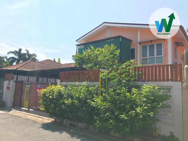 หมู่บ้านพรายรัตนะ ขายบ้านเดี่ยว 42 ตร.ว. หน้ากว้าง พื้นที่เยอะ 2 ห้องนอน 2 ห้องน้ำ 3 แอร์ 2 ที่จอดรถ ใกล้รถไฟฟ้าสถานีคปอ. 2