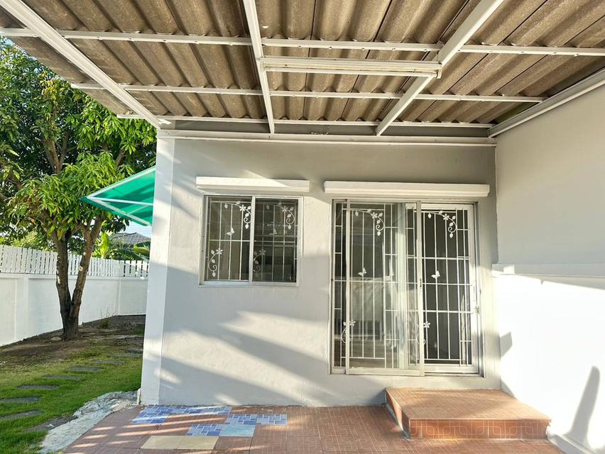 New Renovate Townhouse ร่มเกล้า ซอย 6 แปลงหัวมุม 34 ตรว 2 ห้องนอน 2 ห้องน้ำ 2 ที่จอดรถ  2.35 ลบ 12