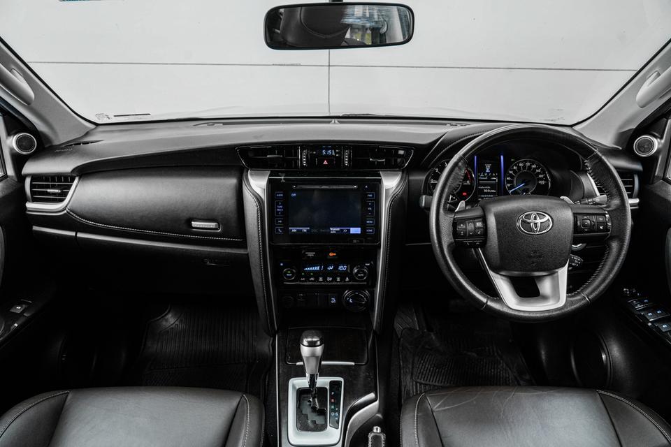 2018 TOYOTA FORTUNER 2.4 V 4WD สีเทา ไมล์ 147768 กม.  15