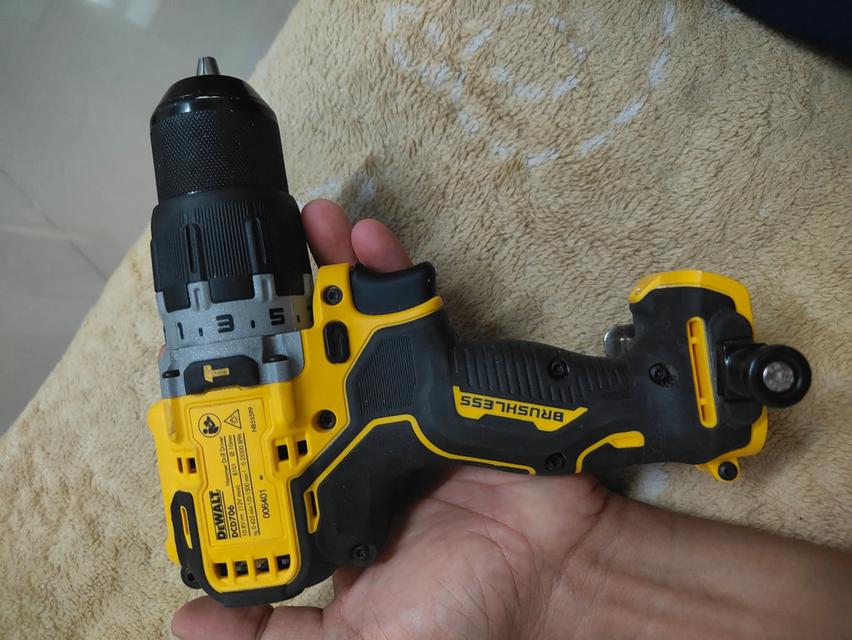 สว่านกระแทก DeWalt