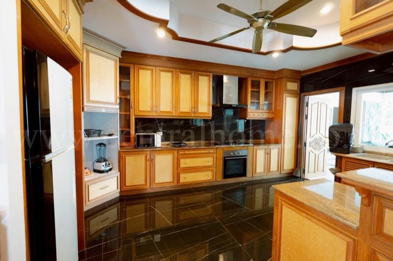 บ้านพักตากอากาศ 2 หลัง พร้อมที่ดิน 2 ไร่ บางละมุง - ชลบุรี 8