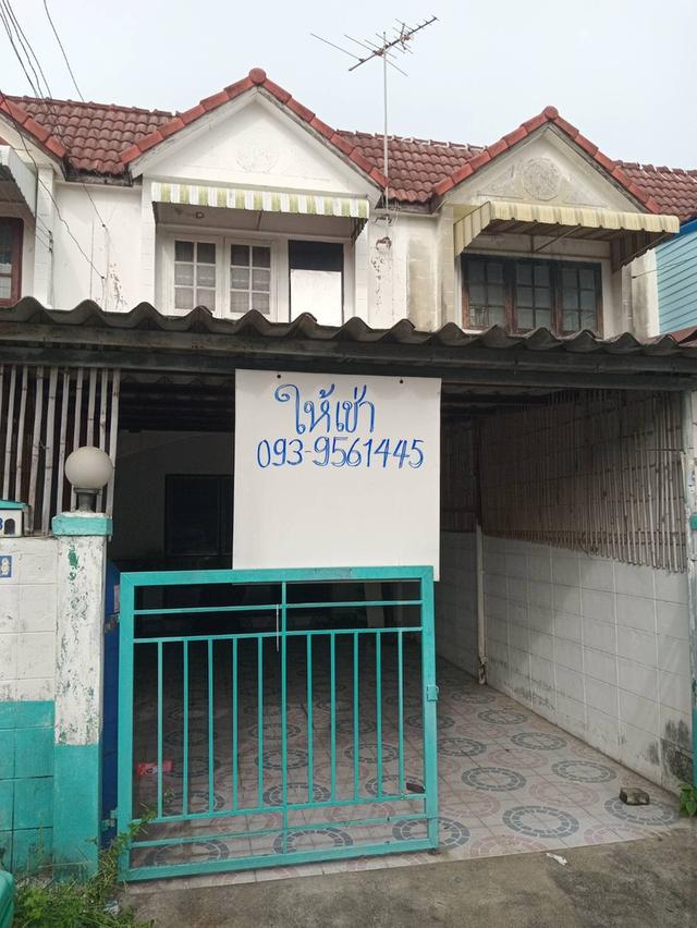 ให้เช่า ทาวน์เฮ้าส์ 2 นอน 2 น้ำ หทัยราษฎร์ 33 ใกล้ Big C สนใจติดต่อ  คุณแพน 085-0984542 1