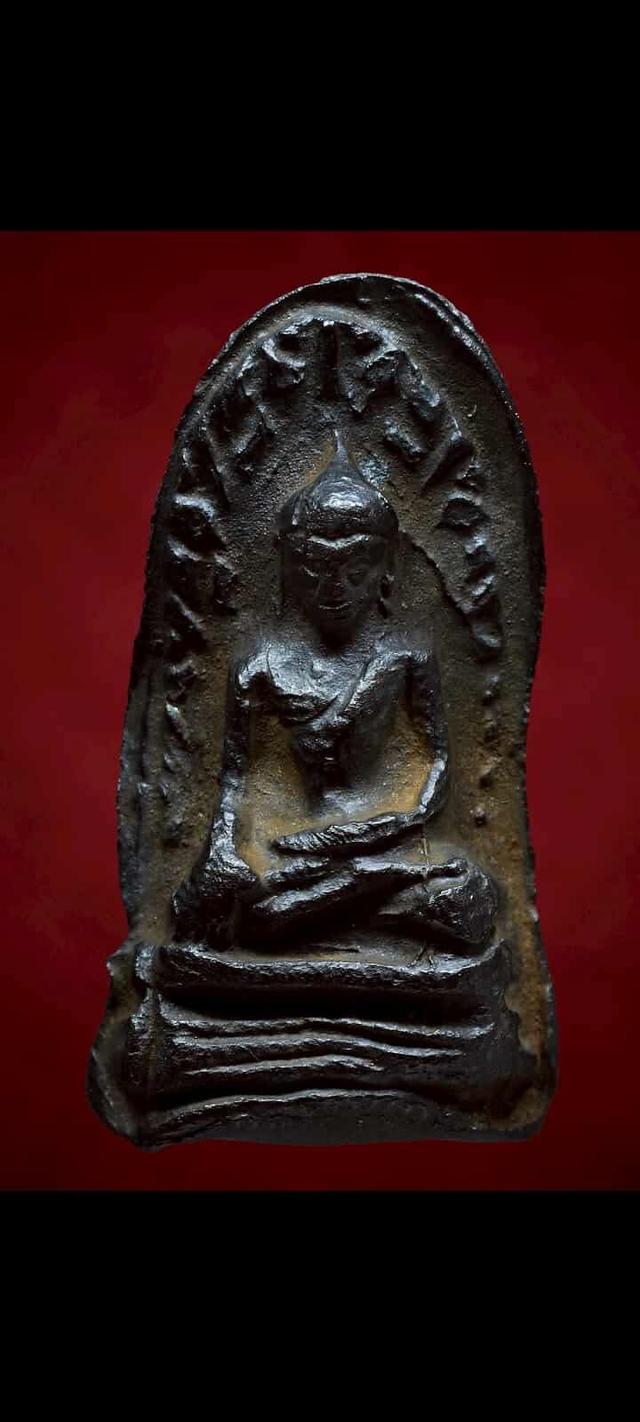 พระรอด กรุ มหาวัน วรรณะสีดำ  คมชัด เนื้อแกร่ง  กรีดกระจก ได้