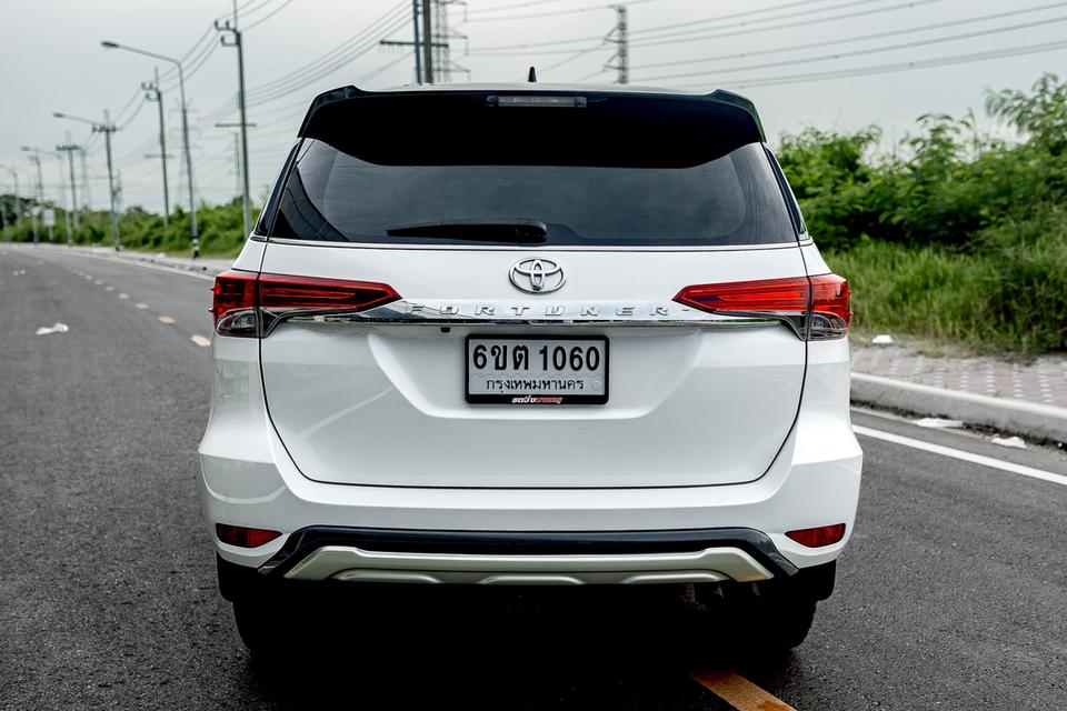 Toyota Fortuner 2.4V ปี18 7