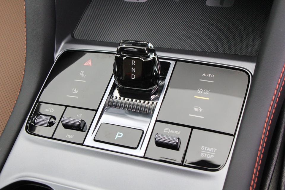 BYD Sealion 6 DM-i Premium ปี 2025 สีขาว  เลขไมล์ 3,600 km. 11