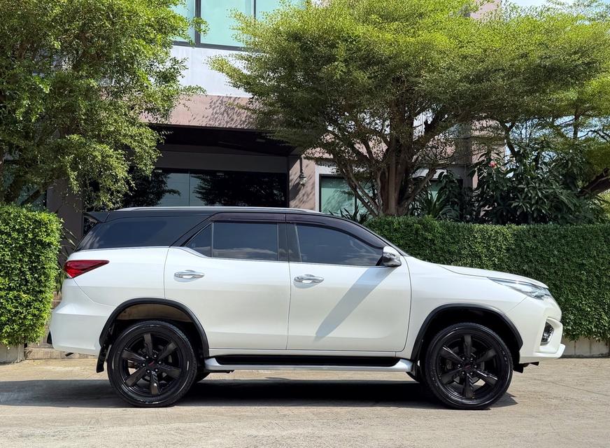2018 TOYOTA FORTUNER TRD รถมือเดียวออกป้ายแดง รถวิ่งน้อยเพียง 120,000กม ประวัติศูนย์ครบ ไม่เคยมีอุบัติเหตุครับ รูปที่ 2