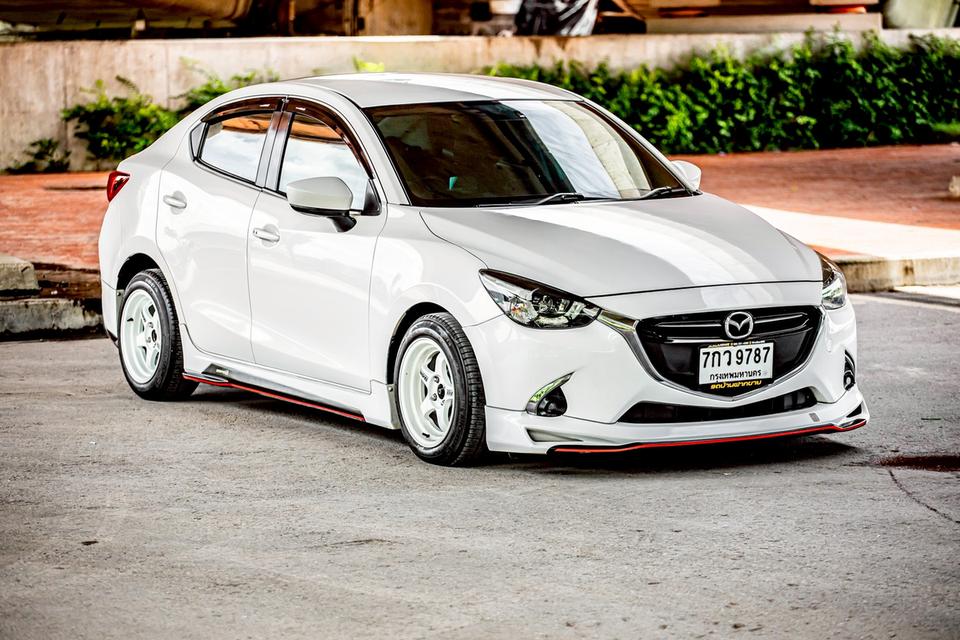 Mazda2 1.3 High Connect Skyactiv Sedan ปี 2018 สีขาวมุก