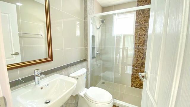 ใกล้ BTS สำโรง 900 ม. บ้านเดี่ยว 2 ชั้น 35 ตร.ว. บ้านใหม่สภาพดี วิวสวน บรรยากาศร่มรื่น 4 นอน 3 น้ำ 5