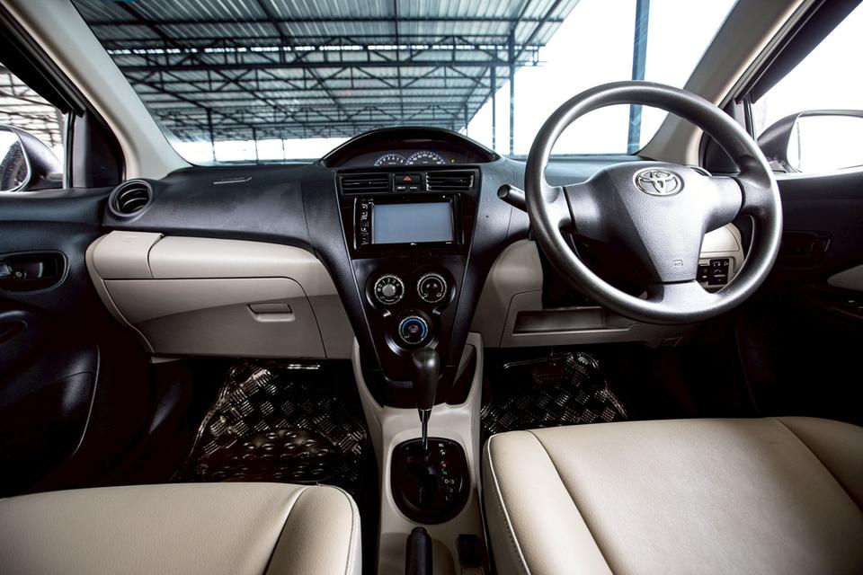 Toyota Vios 1.5E ปี 2009 เกียร์ออโต้ สีขาว   16
