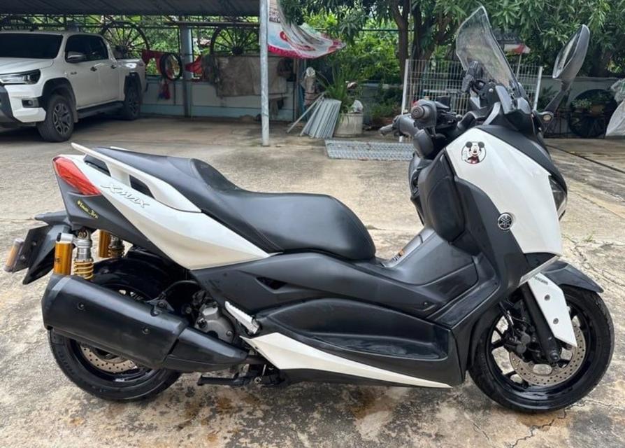 Yamaha XMAX 300 สีขาว 3