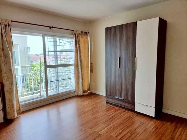 จัดเต็มเฟอร์ฯ 19 ตร.วา. เตรียมน้อม480.ม ม.นิด้า 2.5 กม. ให้เช่าทาวน์เฮาส์หรู 3 ชั้น 3 นอน 229ตร.ม. รามคำแหง140-146 เดอะพ 4