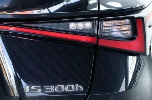 LEXUS IS 300 h IS LUXURY 2.5 HYBRID AT 2024 3