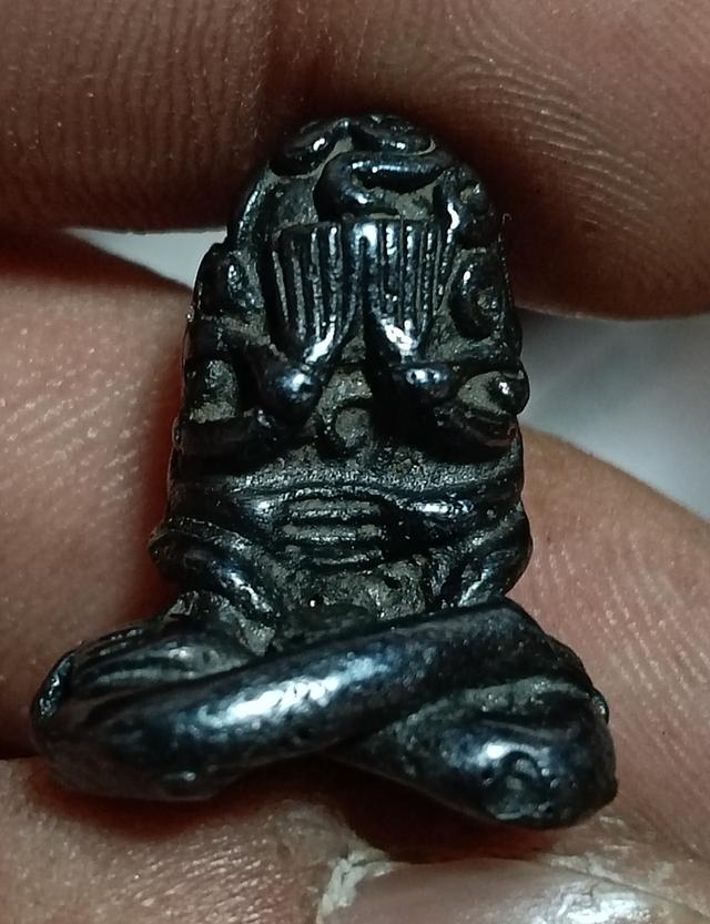 พระปิดตาเงินล้าน หลวงปู่หงษ์ ปี 2546 เนื้อเมฆพัตร วัดเพชรบุรี จ.สุรินทร์