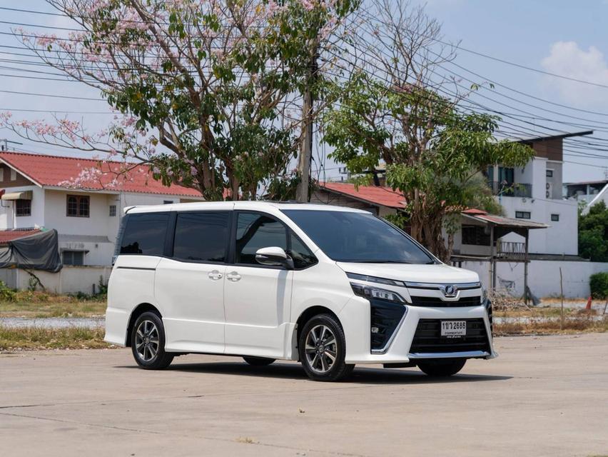 ขาย Toyota Voxy 2.0ZS ปี21