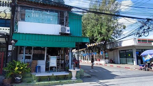 ขายตึกด่วน 3 ชั้น ทำเลทอง เหมาะสำหรับทำธุรกิจ จากถนนใหญ่ ปากซอยนวมินทร์ 68 (ธนะสิน) เข้าเพียง 700 ทำเลทอง ห้องมุม ราคา5.5 ล้านบาท 2