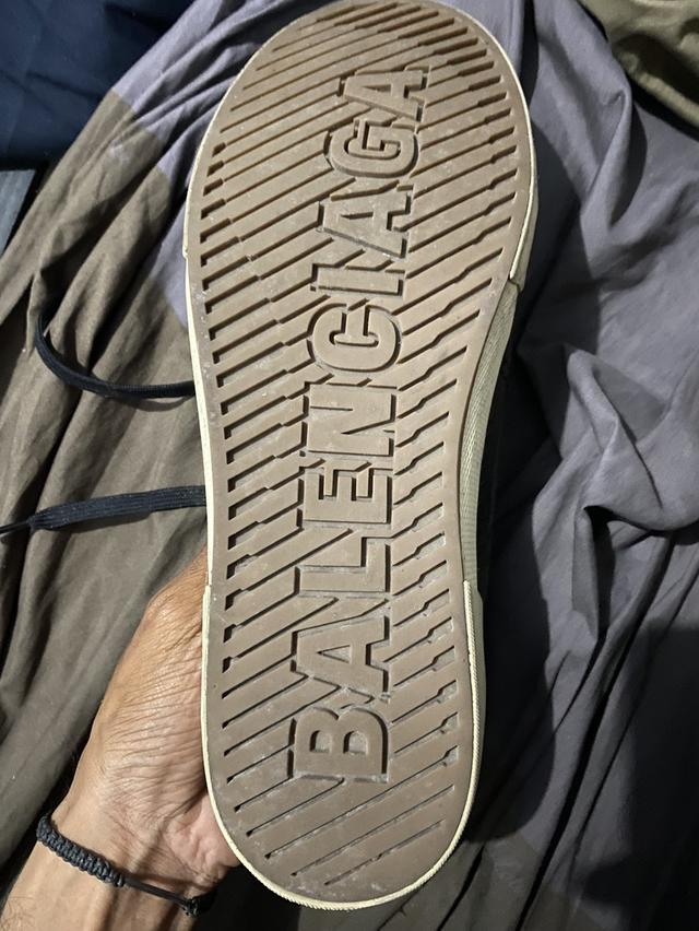 BALENCIAGA  …………,,…… รูปที่ 2