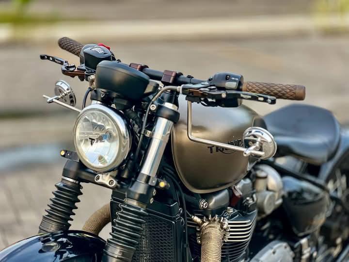 Triumph Bonneville Bobber สวยมาก 7