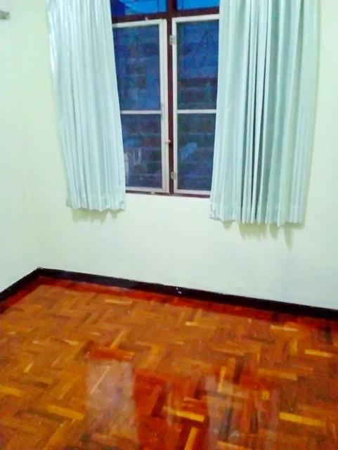 รัชดา MRT ภาวนา 600 ม. ตลาดสวนลุมไนท์บาซาร์ 1.3 กม.รร.นานาชาติโอ๊คเบอรี 650 ม.ให้เช่าบ้านทาวน์เฮ้าส์ 2 ชั้น 5