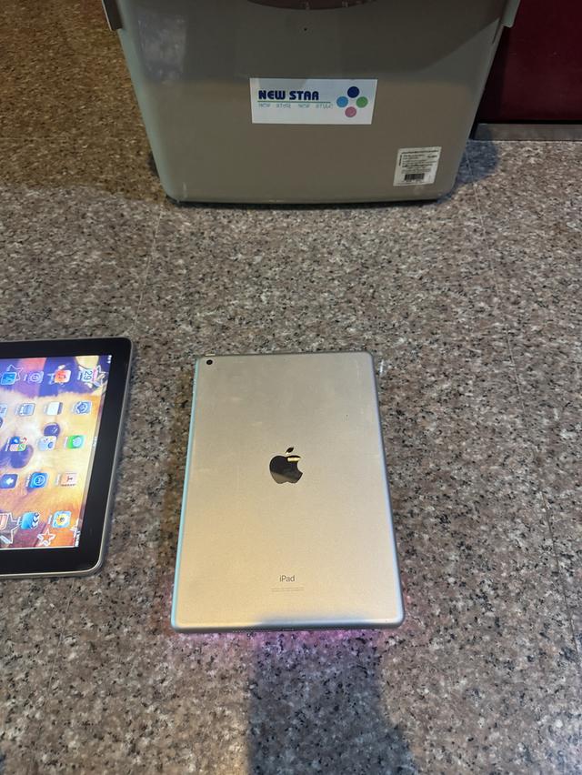 ขายๆๆๆถูกๆๆiPadGen7สีSilver 32กิ๊กWifi Only สูนTrueเครื่องใช้งานดีทุกๆฟังชั่นรีสโตได้ตลอดไม่มีติดไอคราวคับ Model TH/A  สภาพ: 99.99% สวยๆคับไร้รอยตกบุ รูปที่ 2